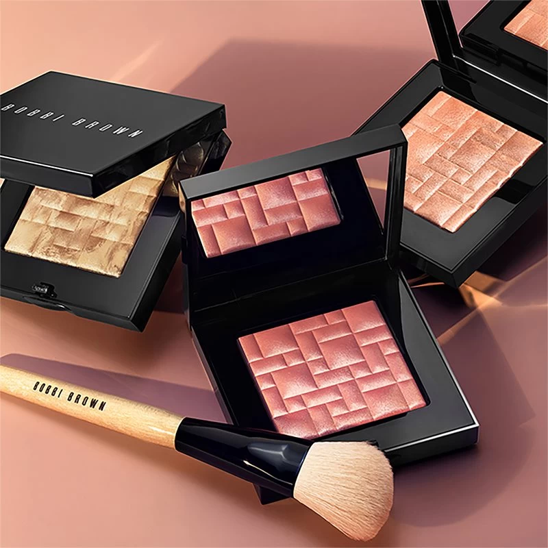 Bobbi Brown Highlighting Powder 4 Bobbi Brown Highlighting Powder – Image 4