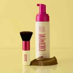 Coco & Eve Sunny Honey Deluxe Vegan Kabuki Brush -Cela pourrait être cosmétique. coco eve sunny honey deluxe vegan kabuki brush pinceau kabuki corps et visage 2