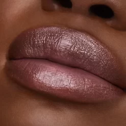 Cela pourrait être cosmétique. 21 Cela pourrait être cosmétique. -Cela pourrait être cosmétique. estee lauder pure color revitalizing crystal balm baume a levres hydratant 1