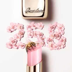 GUERLAIN KissKiss Bee Glow -Cela pourrait être cosmétique. guerlain kisskiss bee glow baume levres nourrissant et hydratant 8
