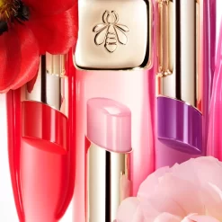 GUERLAIN KissKiss Bee Glow -Cela pourrait être cosmétique. guerlain kisskiss bee glow baume levres nourrissant et hydratant 9
