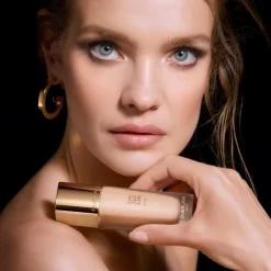 GUERLAIN Parure Gold Skin Kabuki Brush -Cela pourrait être cosmétique. guerlain parure gold skin kabuki brush pinceau kabuki fond de teint 3