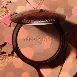 GUERLAIN Terracotta Light 16 GUERLAIN Terracotta Light -Cela pourrait être cosmétique. guerlain terracotta light poudre bronzante illuminatrice 7