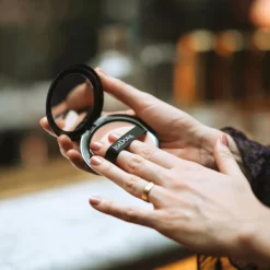 IsaDora Velvet Touch Sheer Cover -Cela pourrait être cosmétique. isadora velvet touch sheer cover poudre compacte 1