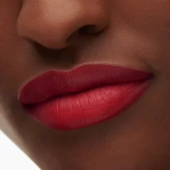 MAC Cosmetics Holiday Velvet Blur Stick 7 MAC Cosmetics Holiday Velvet Blur Stick -Cela pourrait être cosmétique. mac cosmetics holiday velvet blur stick rouge a levres mat hydratant 2