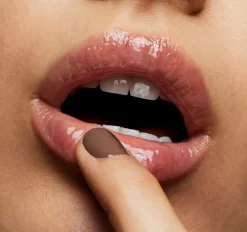 MAC Cosmetics Mini Lipglass Clear -Cela pourrait être cosmétique. mac cosmetics mini lipglass clear brillant a levres 2