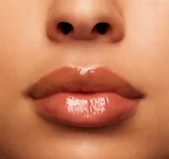 MAC Cosmetics Squirt Plumping Gloss Stick -Cela pourrait être cosmétique. mac cosmetics squirt plumping gloss stick brillant a levres en stick 3