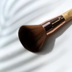 So Eco Bronzer Brush 5 So Eco Bronzer Brush -Cela pourrait être cosmétique. so eco bronzer brush pinceau poudre bronzante avec poils hypoallergeniques 2