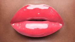 Yves Saint Laurent Vernis À Lèvres Vinyl Cream -Cela pourrait être cosmétique. yves saint laurent vernis a levres vinyl cream brillant a levres texture cremeuse 2