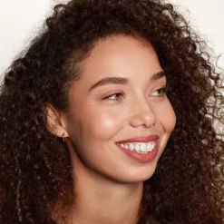 ZOEVA Velvet Love Matte Hyaluronic -Cela pourrait être cosmétique. zoeva velvet love matte hyaluronic rouge a levres longue tenue a effet mat 2